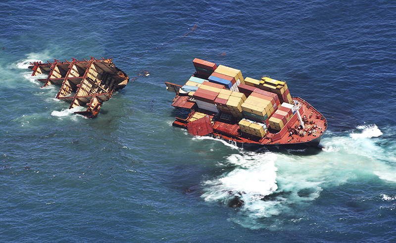 Rena : Container Ship Runs Aground : Tauranga : New Zealand : Personal Photo Projects :  Richard Moore Photography : Photographer : 